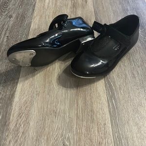 Freestyle by Danskin girls size 13 patent black straped tap shoes